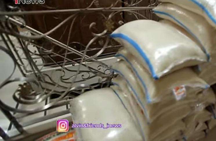 Potret Rumah Mewah Mamah Dedeh, Serba Berlapis 'Emas'!