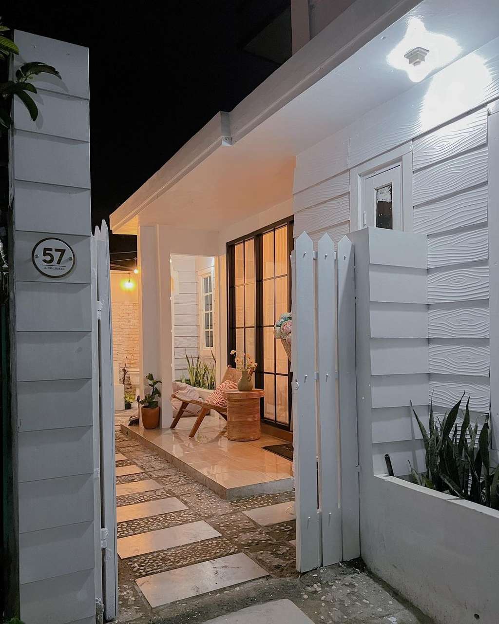 Potret Rumah Dalam Gang Sempit, Aksesnya Bikin Ngelus Dada, Huniannya Bak Vila Mewah, Paket Komplit!