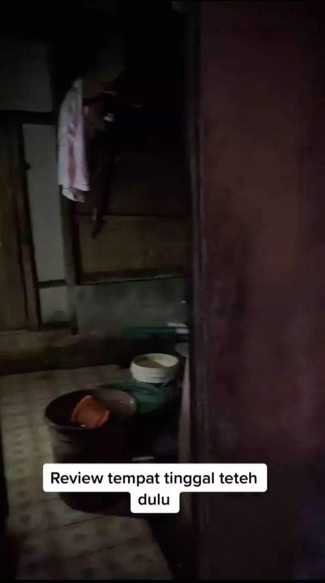 Potret Rumah Imel Putri 'Ratu Drama Kolosal' di Kampung Halaman, Hanya Beralas Tikar