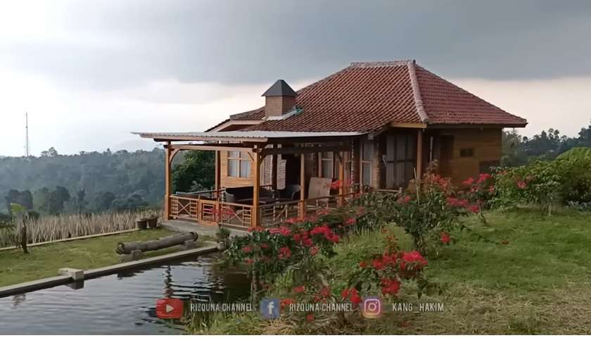 Potret Rumah Mewah Milik Pengusaha Cantik yang Hidup di Desa, Hasil Sekali Panen Bisa Beli Satu Mobil!