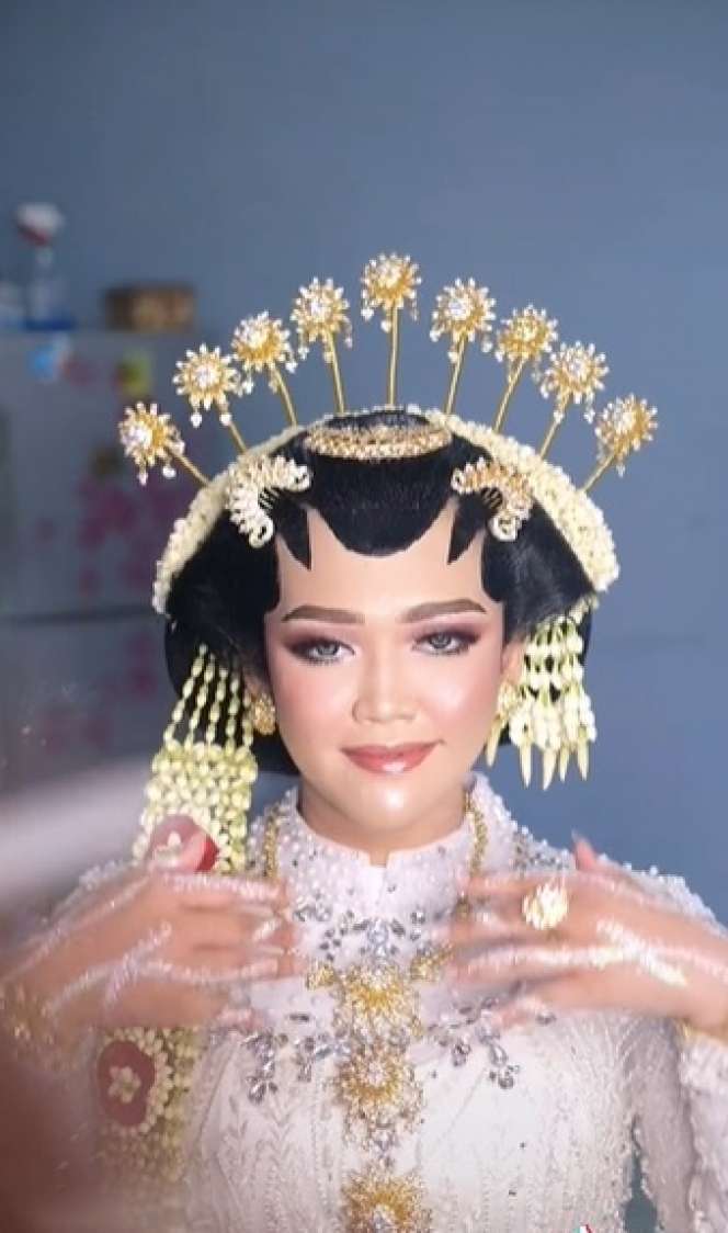 Potret Pengantin dengan Wajah Berjerawat Dirias MUA Adat Jawa, Hasilnya Bikin Pangling, Ternyata Ada Teknik Khusus!