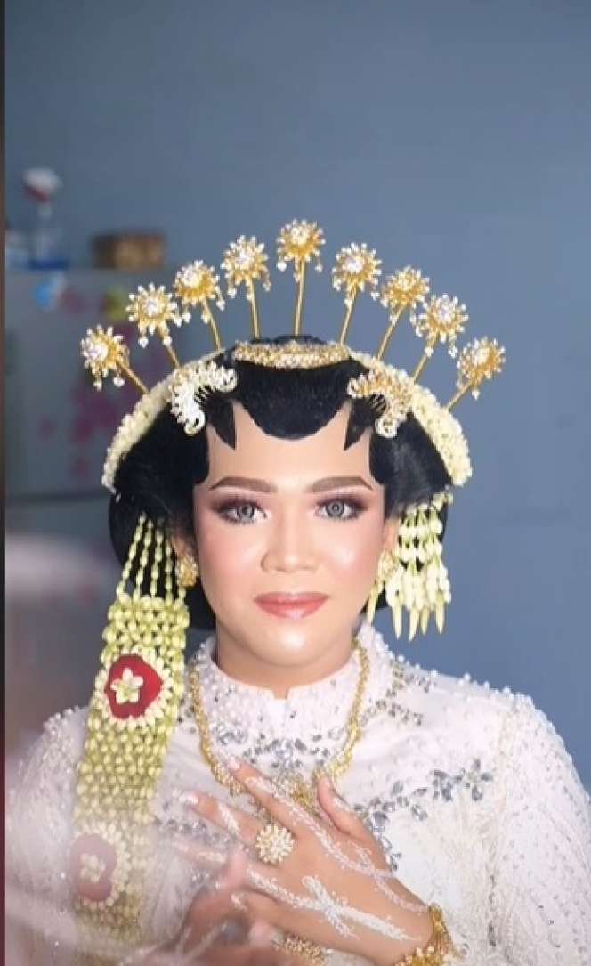 Potret Pengantin dengan Wajah Berjerawat Dirias MUA Adat Jawa, Hasilnya Bikin Pangling, Ternyata Ada Teknik Khusus!