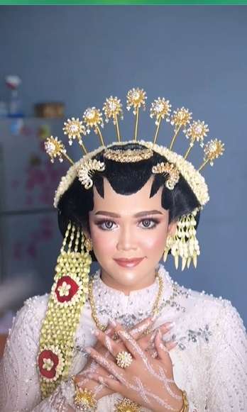 Potret Pengantin dengan Wajah Berjerawat Dirias MUA Adat Jawa, Hasilnya Bikin Pangling, Ternyata Ada Teknik Khusus!