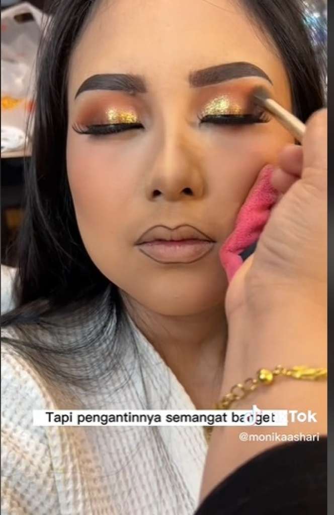 Pengantin Dirias Sambil Tiduran Karena Demam Tinggi, Hasilnya Malah Bikin Syok, Netizen: `Kuat Banget`