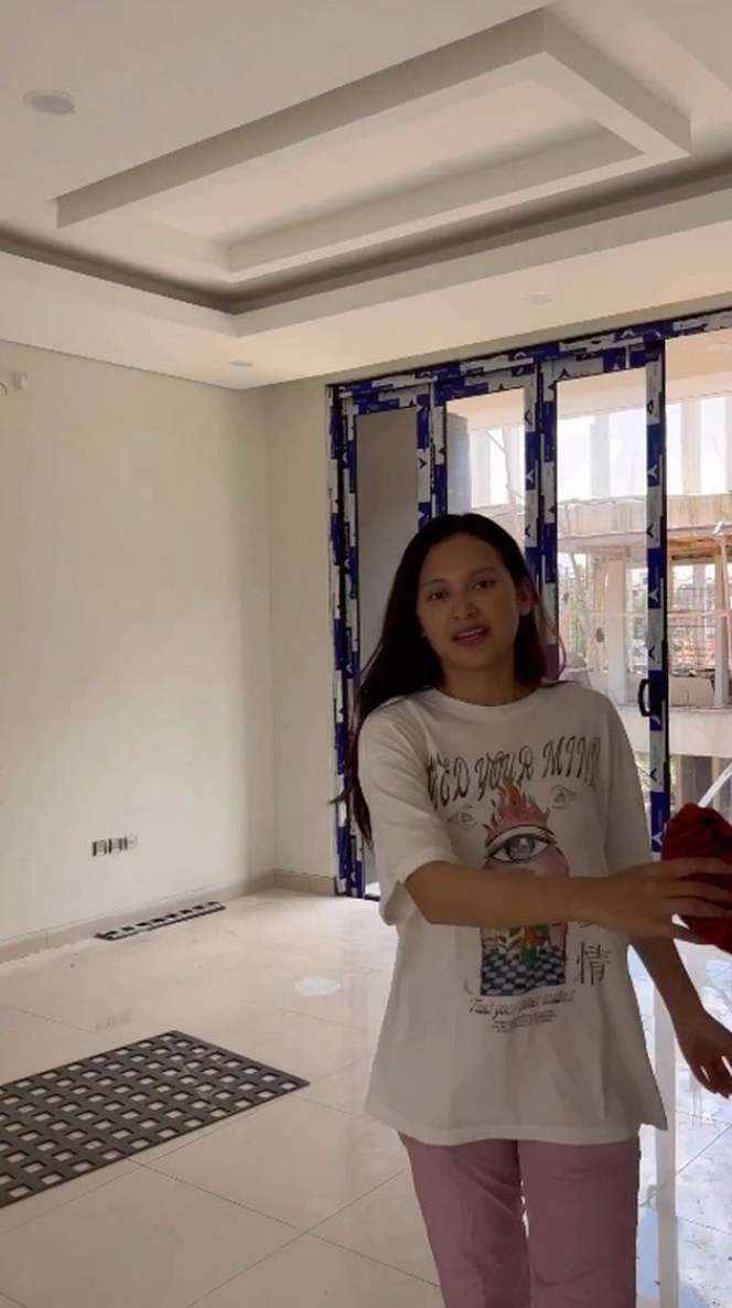 Potret Arie Kriting Bangun Rumah Mewah untuk Sang Istri, Mertua: Pakai Uang Indah!
