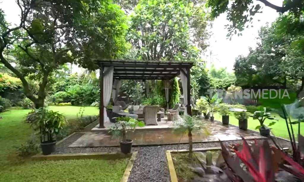 Potret Rumah Mewah Ita Mustafa yang Disebut Pacar Pertama Tommy Soeharto, Berdiri di Atas Tanah 2.000 Meter