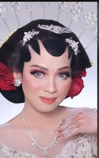 MUA Ini Pamer Skill Makeup Pengantin Adat Jawa Hanya 30 Menit Saja, Hasilnya Bikin Pangling, Bukan Kaleng-kaleng!