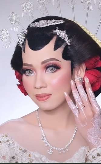 MUA Ini Pamer Skill Makeup Pengantin Adat Jawa Hanya 30 Menit Saja, Hasilnya Bikin Pangling, Bukan Kaleng-kaleng!