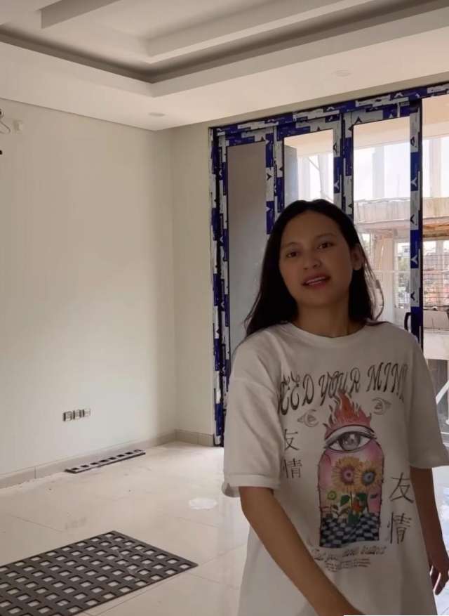 10 Potret Rumah Baru Arie Kriting & Indah Permatasari yang Dinyinyiri Ibu Mertua, Super Mewah 3 Lantai