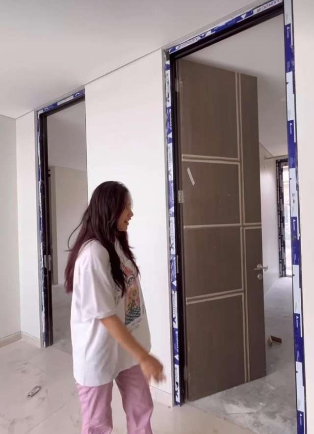 10 Potret Rumah Baru Arie Kriting & Indah Permatasari yang Dinyinyiri Ibu Mertua, Super Mewah 3 Lantai