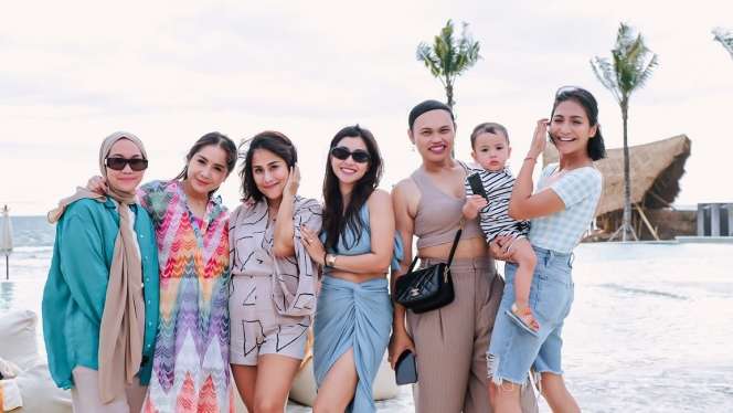 9 Potret Nagita Slavina Liburan di Bali, Pakai Baju Bikini di Pantai, Jadi Sorotan Netizen