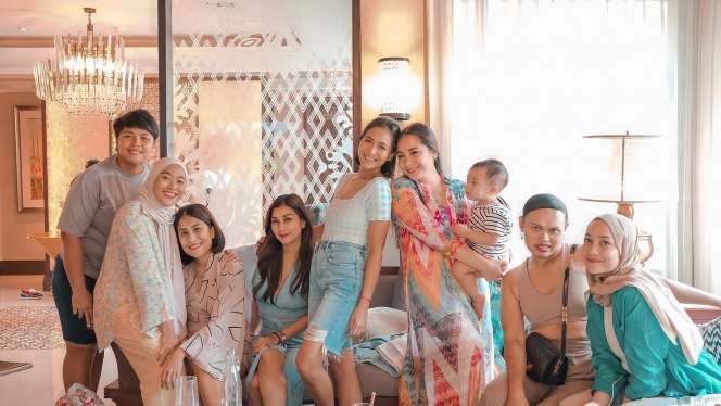 9 Potret Nagita Slavina Liburan di Bali, Pakai Baju Bikini di Pantai, Jadi Sorotan Netizen