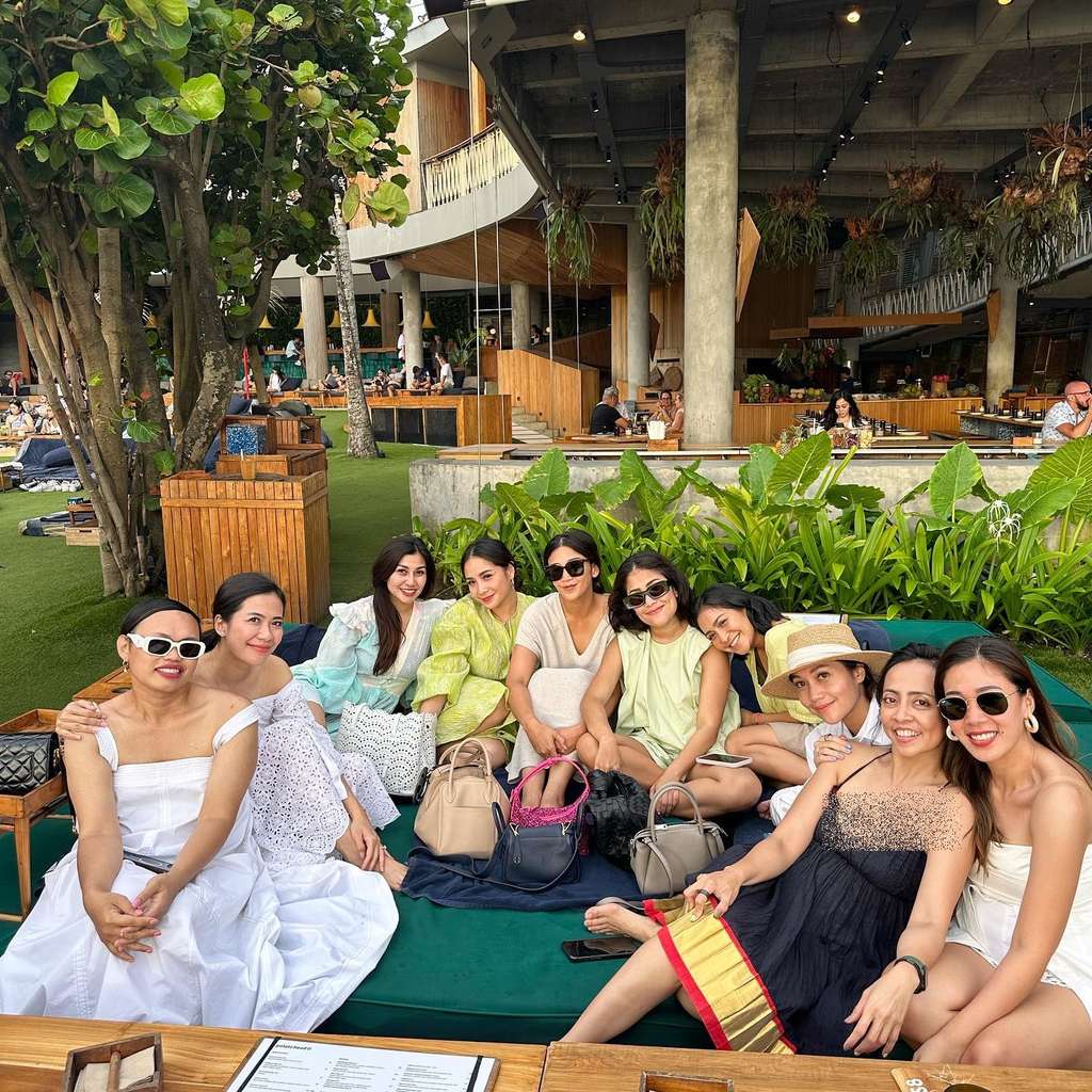 9 Potret Nagita Slavina Liburan di Bali, Pakai Baju Bikini di Pantai, Jadi Sorotan Netizen