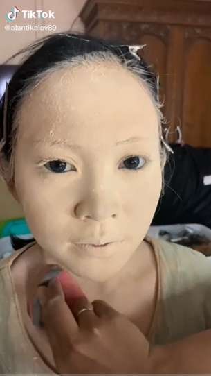 Transformasi Makeup Pengantin yang Viral, Wajah Bak Ditepungin, Hasilnya Mirip Boneka Porselen 
