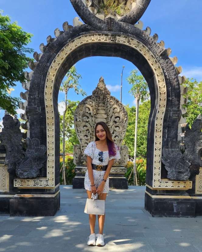 Potret Sosok Jegeg Bulan Penyanyi Koplo Asal Bali yang Viral Nyanyikan Lagu 'Care Bebek'