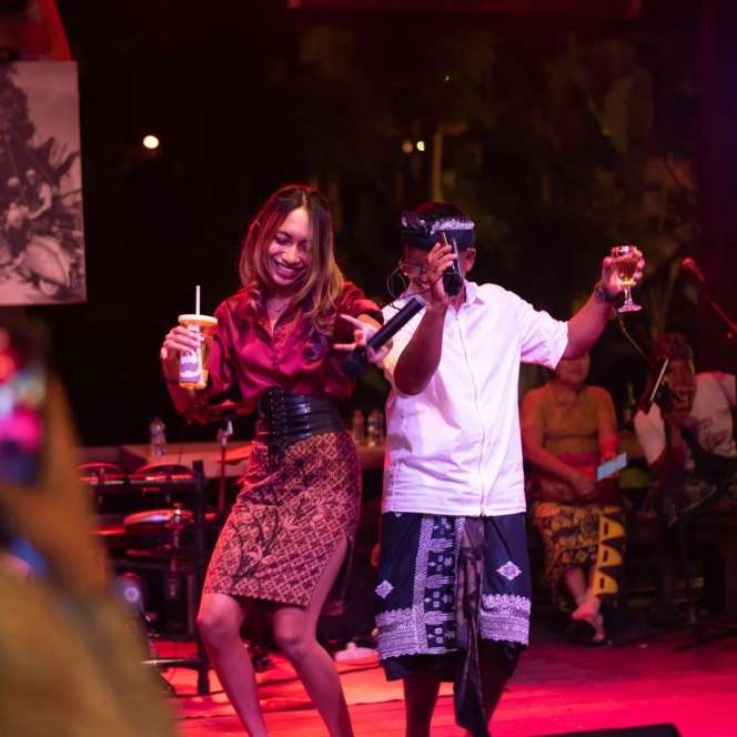 Potret Sosok Jegeg Bulan Penyanyi Koplo Asal Bali yang Viral Nyanyikan Lagu 'Care Bebek'