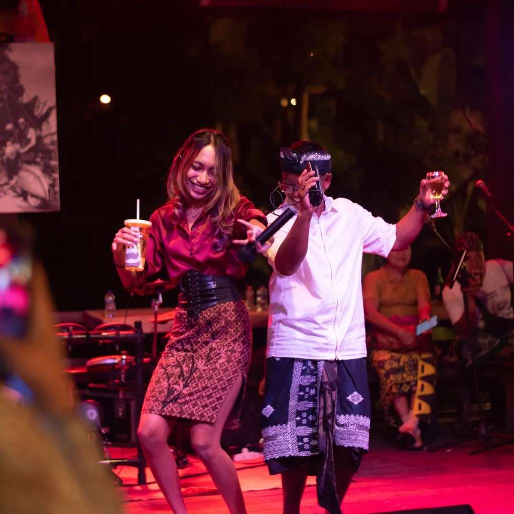 Potret Sosok Jegeg Bulan Penyanyi Koplo Asal Bali yang Viral Nyanyikan Lagu 'Care Bebek'