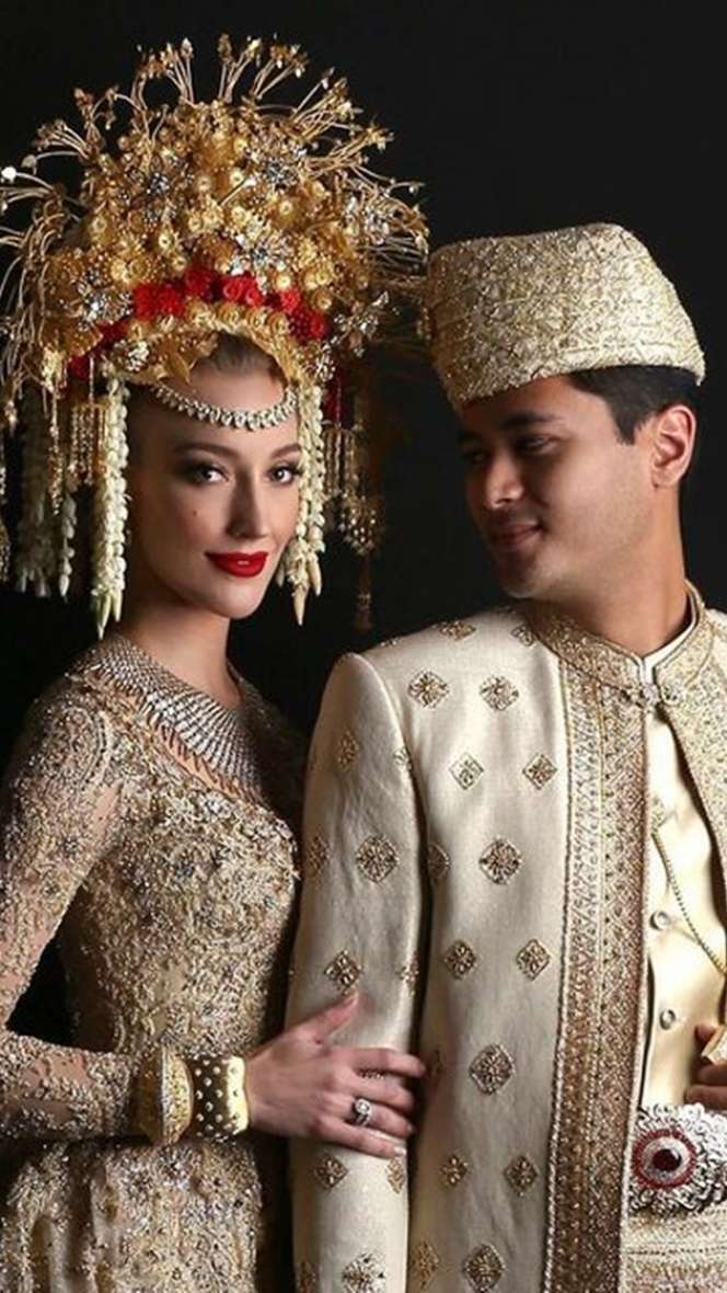 Potret Terbaru Varsha Strauss, Bule Cantik Keluarga Cendana