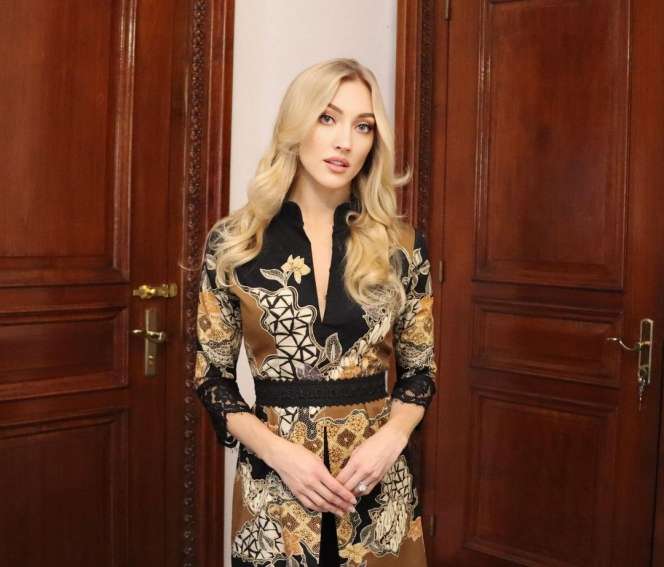 Potret Terbaru Varsha Strauss, Bule Cantik Keluarga Cendana