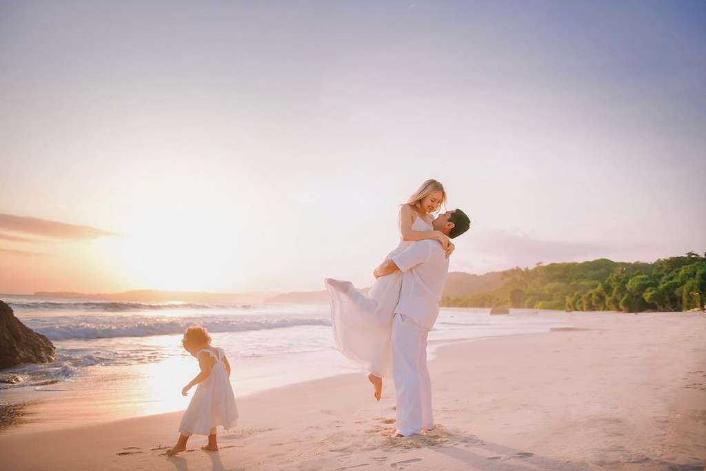 Potret Terbaru Varsha Strauss, Bule Cantik Keluarga Cendana