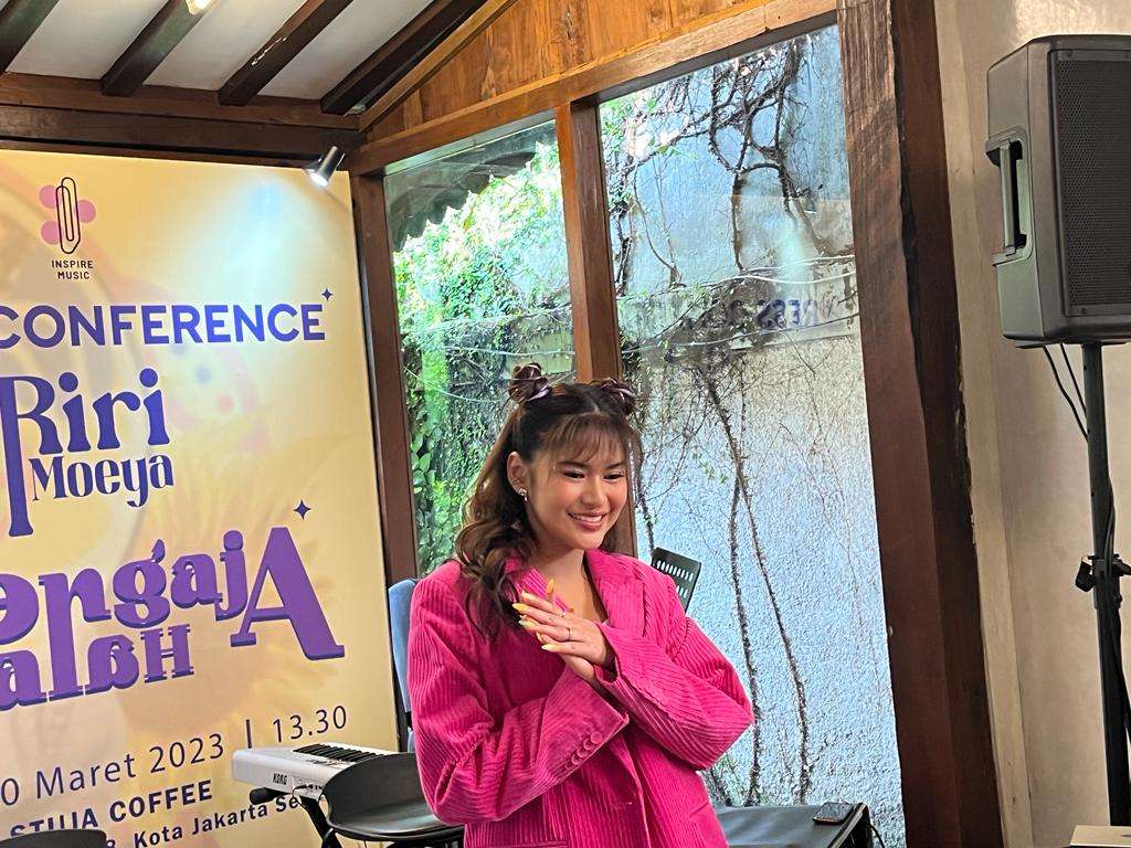 Potret Riri Moeya, Penyanyi Didikan Rossa yang Terjebak Lewat Hubungan Toxic 