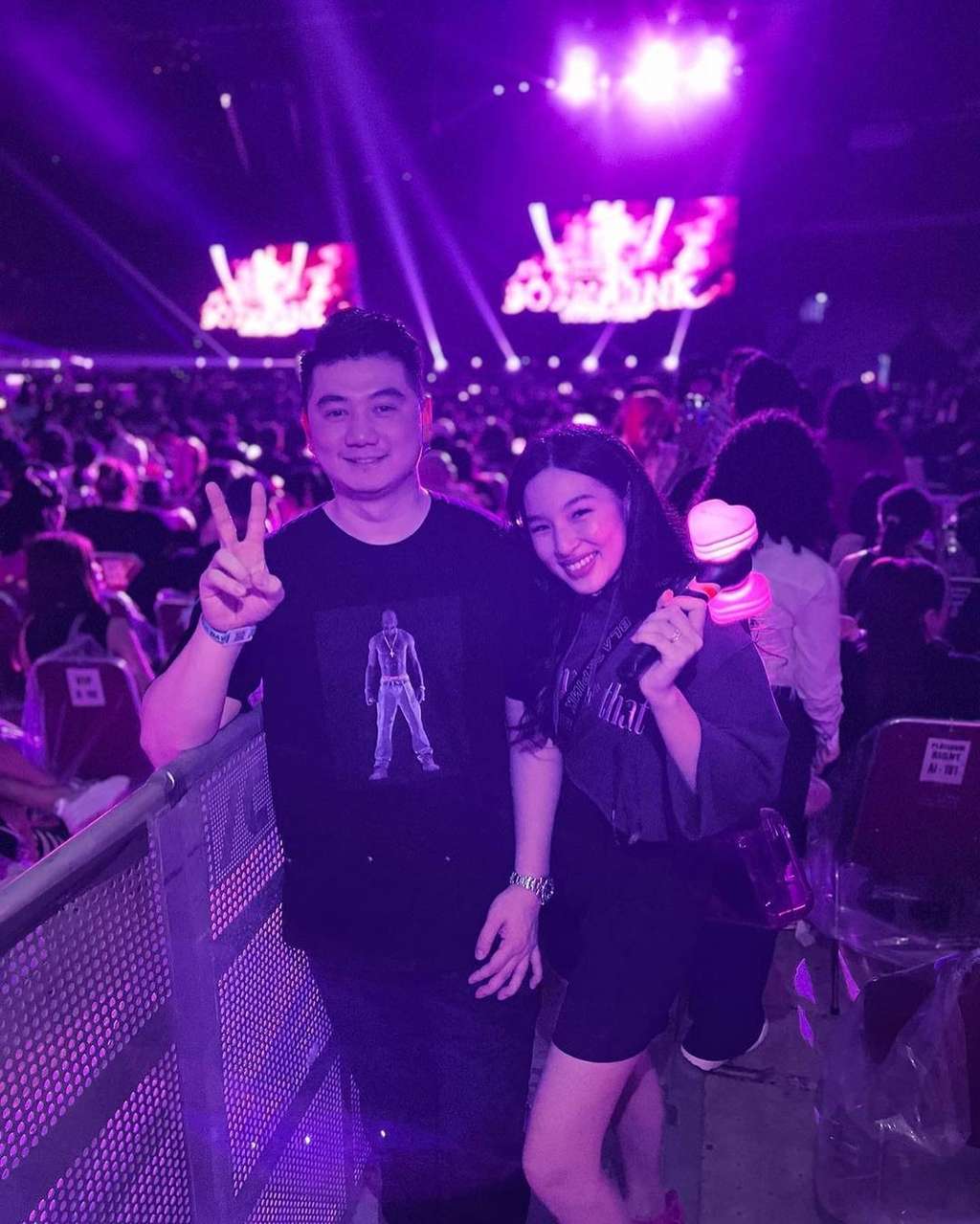 25 Gaya Artis Nonton Konser BLACKPINK, Nia Ramadhani & Ayu Ting Ting Dandan Bak Idol Korea!