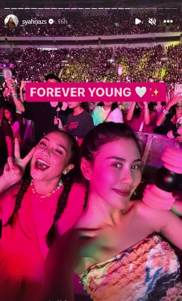 Potret Busana Syahanz Sadiqah Nonton Konser BLACKPINK Tuai Cibiran