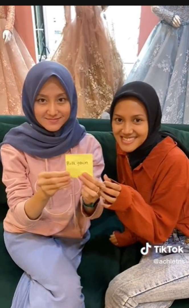MUA Ini Pamer Skill Makeup Pengantin Kembar, Hasilnya Bak Barbie, Auto Bikin Pangling!