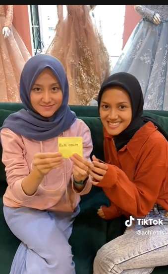 MUA Ini Pamer Skill Makeup Pengantin Kembar, Hasilnya Bak Barbie, Auto Bikin Pangling!