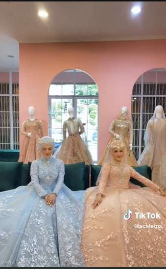MUA Ini Pamer Skill Makeup Pengantin Kembar, Hasilnya Bak Barbie, Auto Bikin Pangling!