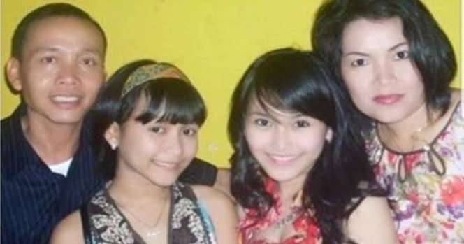 Potret Lawas Keluarga Ayu Ting Ting, Wajah Ayah Rozak Manglingin!