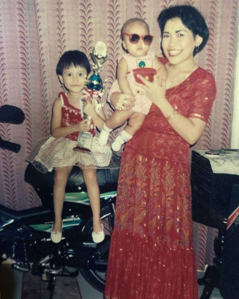 Potret Lawas Keluarga Ayu Ting Ting, Wajah Ayah Rozak Manglingin!