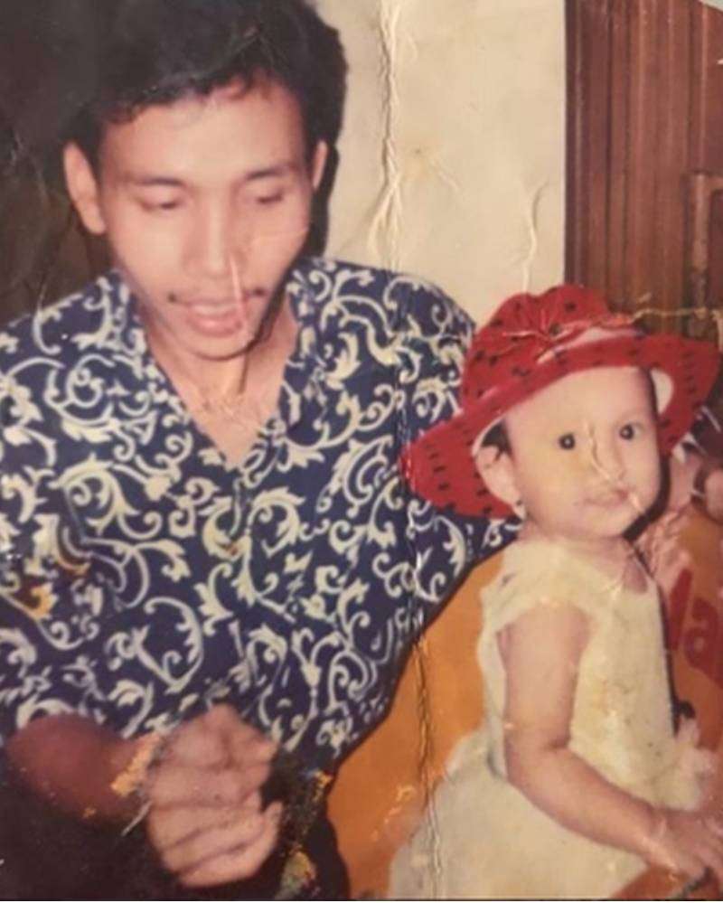Potret Lawas Keluarga Ayu Ting Ting, Wajah Ayah Rozak Manglingin!