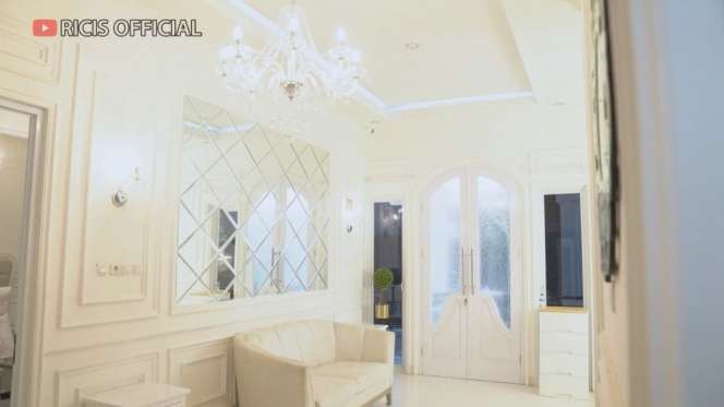 Potret Rumah Mewah Sang Kakak Shindy Putri, Buat Ria Ricis Terkagum-kagum