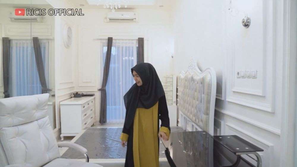 Potret Rumah Mewah Sang Kakak Shindy Putri, Buat Ria Ricis Terkagum-kagum