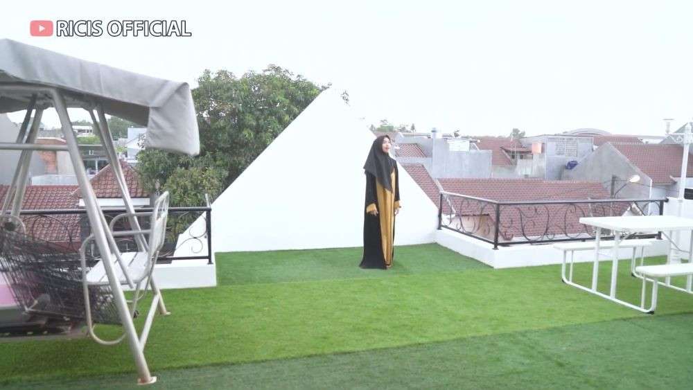 Potret Rumah Mewah Sang Kakak Shindy Putri, Buat Ria Ricis Terkagum-kagum