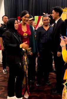 Potret Erika Carlina Kondangan ke Nikahan Adik Mantan Kekasih, Si Mantan Dibuat Melongo