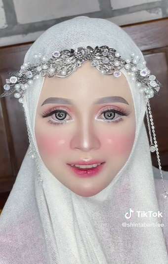 Potret Transformasi Sebelum dan Sesudah Dirias, Hasilnya Beda Banget, Bak Barbie Hidup!