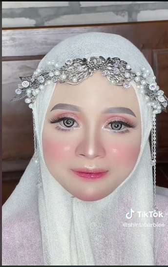 Potret Transformasi Sebelum dan Sesudah Dirias, Hasilnya Beda Banget, Bak Barbie Hidup!
