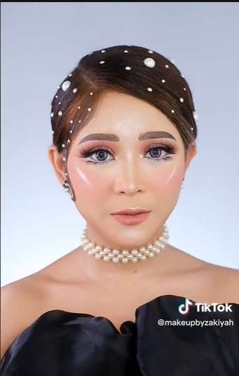 Potret Transformasi Makeup Wanita Ini Bikin Melongo, Ternyata Butuh Waktu 8 Jam Hingga Selesai!