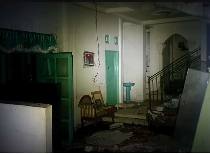 Potret Rumah Mewah Terbengkalai Milik Artis Ternama, Isi Dalamnya Rusak Semua, Penampakannya Bikin Merinding!