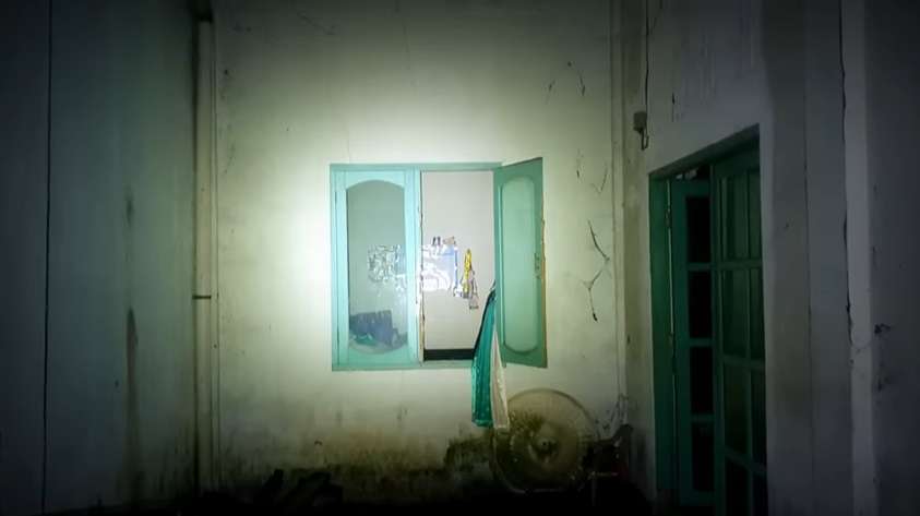 Potret Rumah Mewah Terbengkalai Milik Artis Ternama, Isi Dalamnya Rusak Semua, Penampakannya Bikin Merinding!