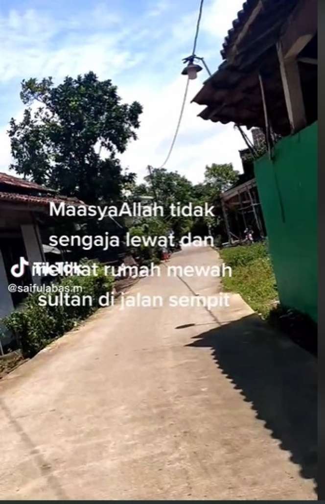 Penampakan Rumah Sultan di Jalan Sempit Perkampungan, Diduga Milik Artis, Bangunannya Megah Banget!