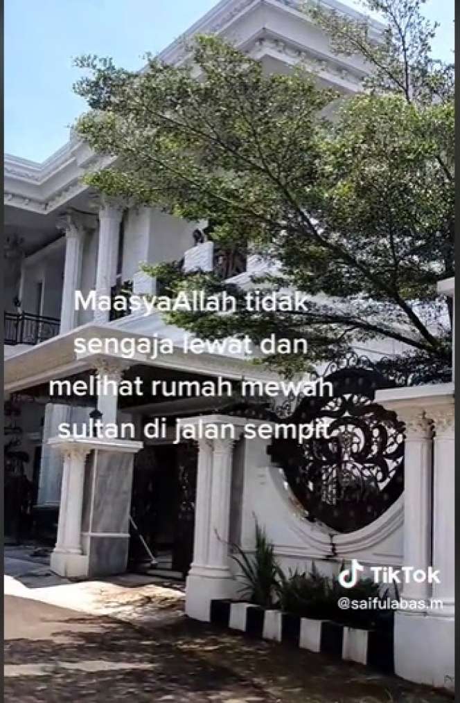 Penampakan Rumah Sultan di Jalan Sempit Perkampungan, Diduga Milik Artis, Bangunannya Megah Banget!