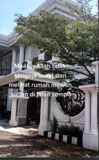 Penampakan Rumah Sultan di Jalan Sempit Perkampungan, Diduga Milik Artis, Bangunannya Megah Banget!