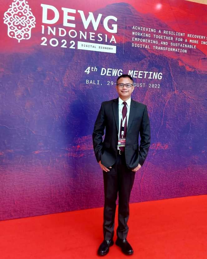 Potret Keseharian Sederet Artis yang Kini Pilih Jadi PNS