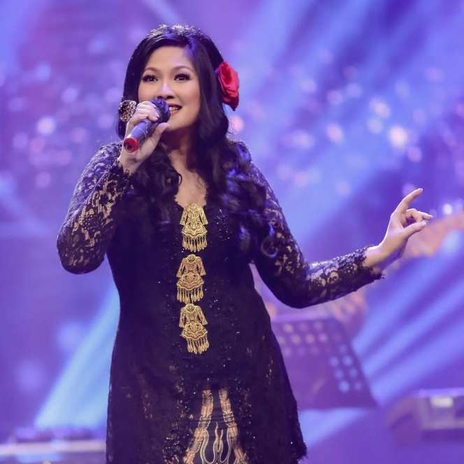 Potret Keseharian Sederet Artis yang Kini Pilih Jadi PNS