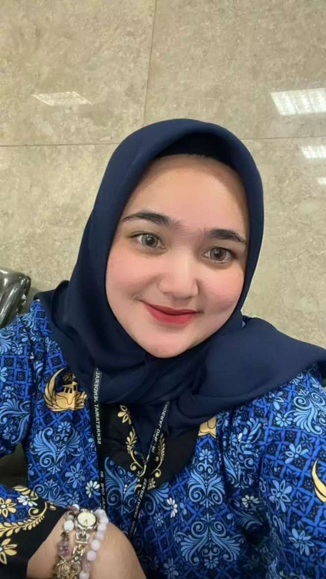 Potret Keseharian Sederet Artis yang Kini Pilih Jadi PNS