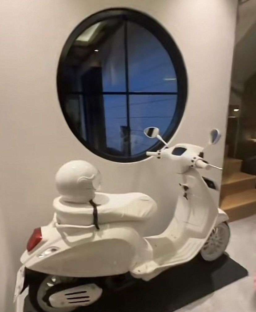 12 Potret Rumah Mewah Wendy Walters Usai Cerai dari Reza Arap, Vespa Justin Bieber Jadi Pajangan!