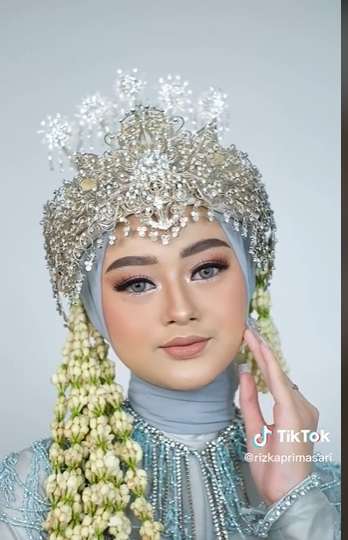 Makeup Pengantin Ini Bikin Tercengang, Hasilnya Jadi Beda Banget, The Power of Siger Sunda!